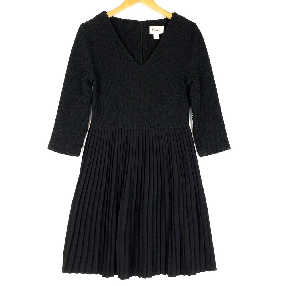 Gianni Fulton Black Pleated Flare Dress in excellent condition